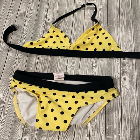 Sold - Kids yellow polka dots bikini size 6-6x - Picture 2 of 5